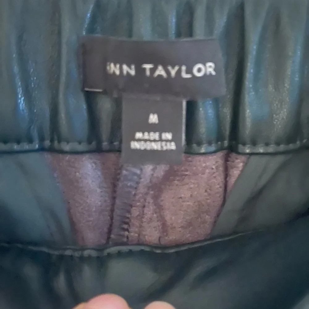 Ann Taylor - Green Faux Leather Pants, Size M - Picture 4 of 4